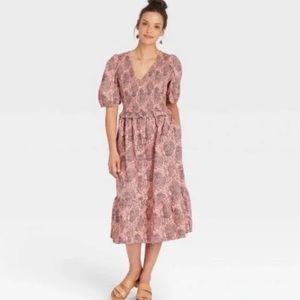 Universal Thread™ Puff Short Sleeve Smocked Dress in Pink Floral Leaf Size M